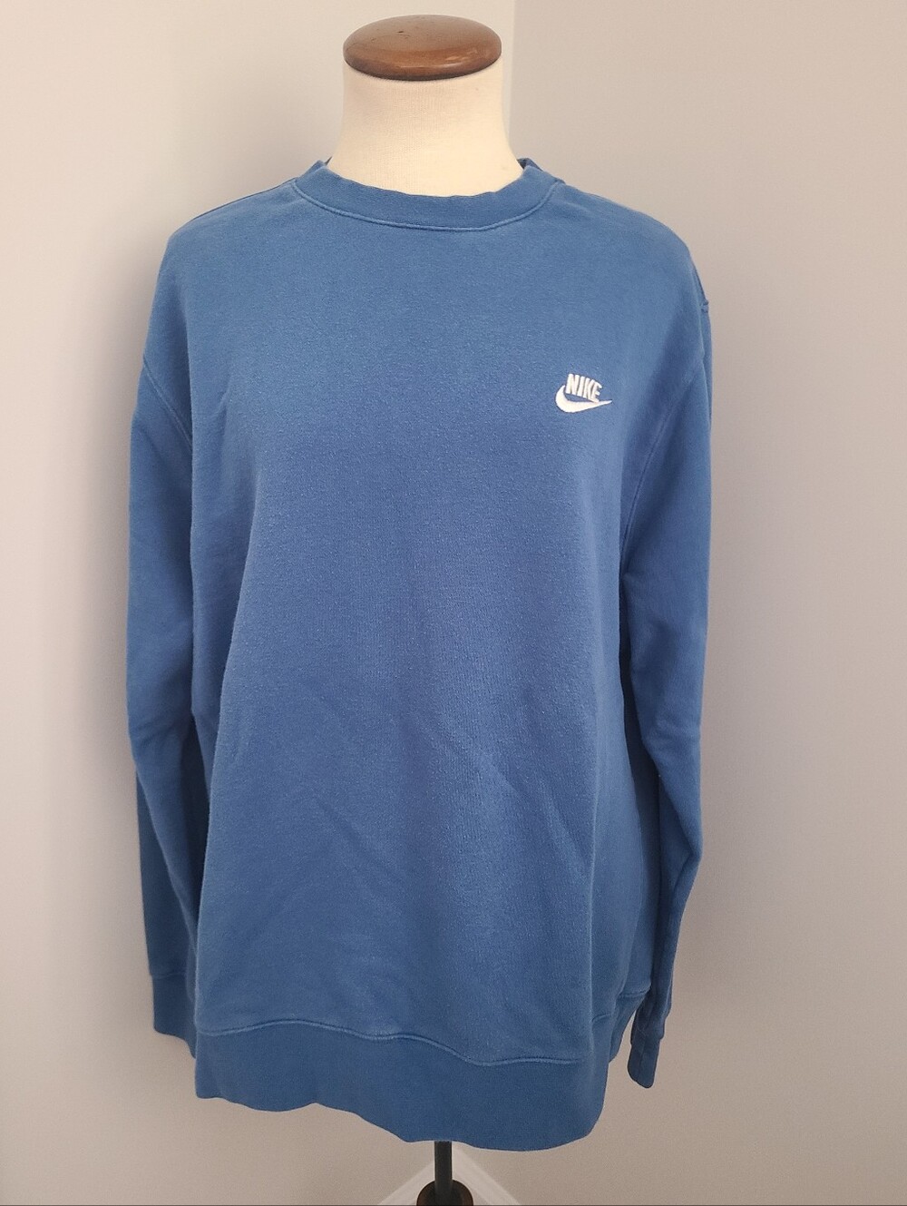 Nike Logo Sweatshirt Men's Size L Large Crew Neck Spell Out Swoosh Embroidered